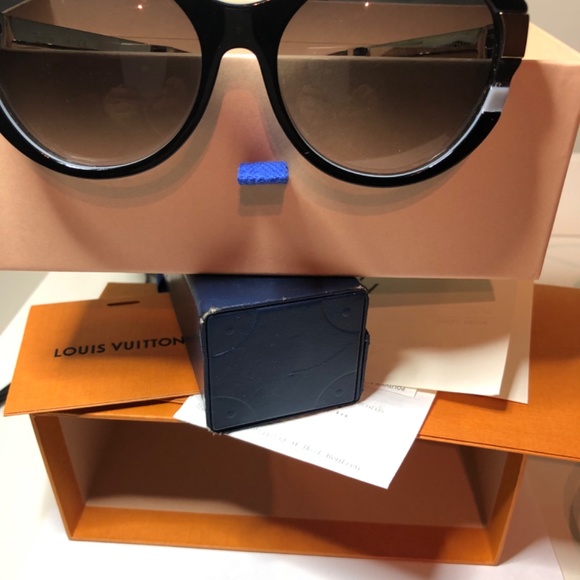 Authentic Louis Vuitton Sunglasses - Picture 5 of 9